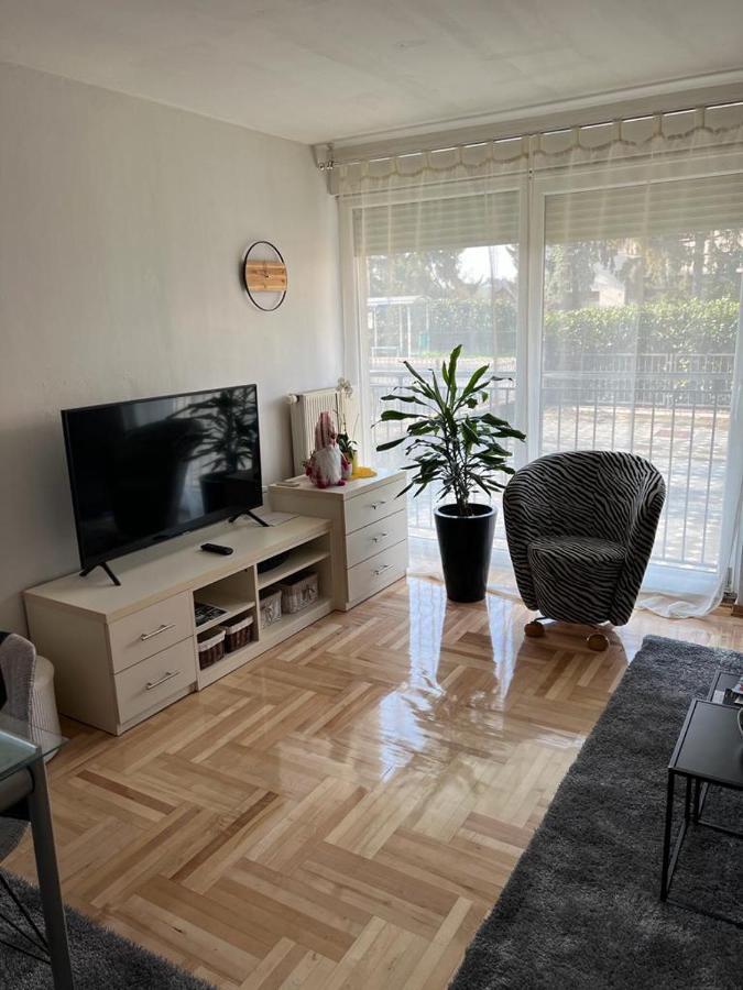 Apartman West - Private Parking Place Загреб Экстерьер фото